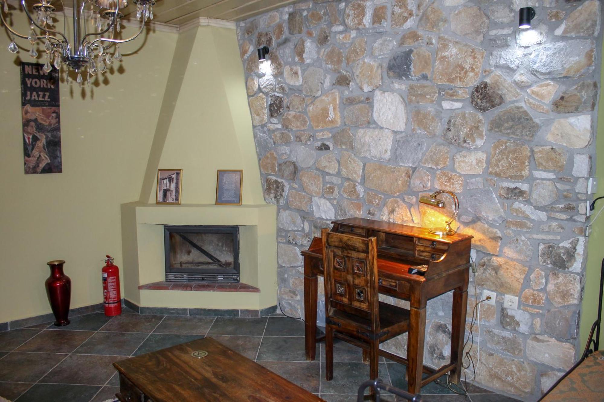 Oikies Art Rooms Ángistron Екстериор снимка